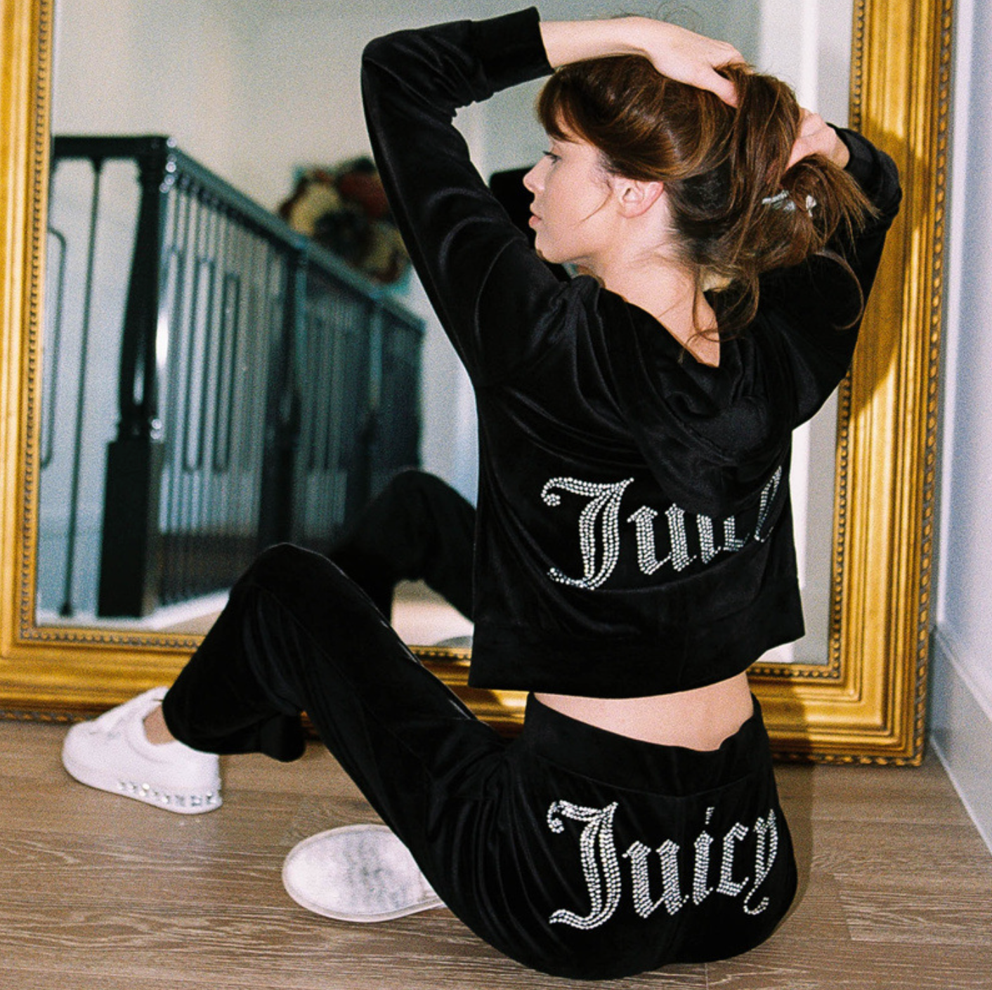 Bimbo Chic Thin Velvet 2023 Autumn Juicy Apple Tracksuit 2 Pieces Set Hoodie Suit Women Velour Sweatshirt and Pants with Diamonds Y2K